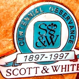 Cutting edge~World Renowned~Texas Scott and White Hospital Pinback